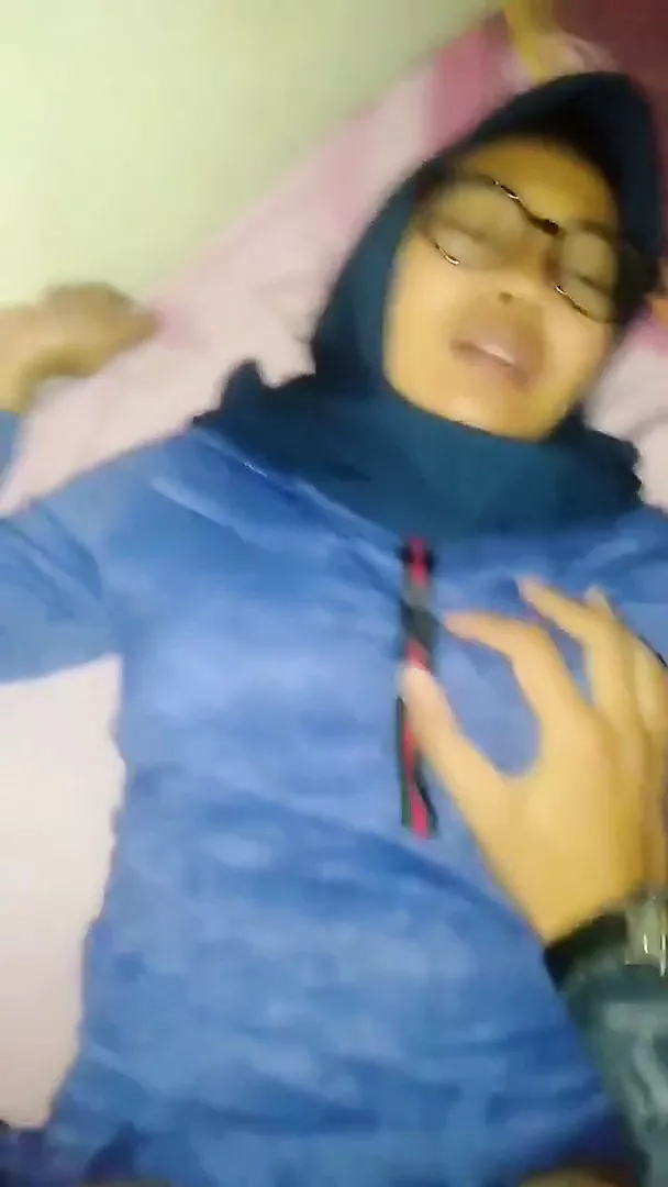 bokep jilbab kacamata - gabrielle union nude leaked pornos ffm