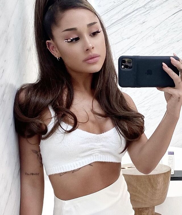 alessandra angelucci recommends ariana grande hot photos pic