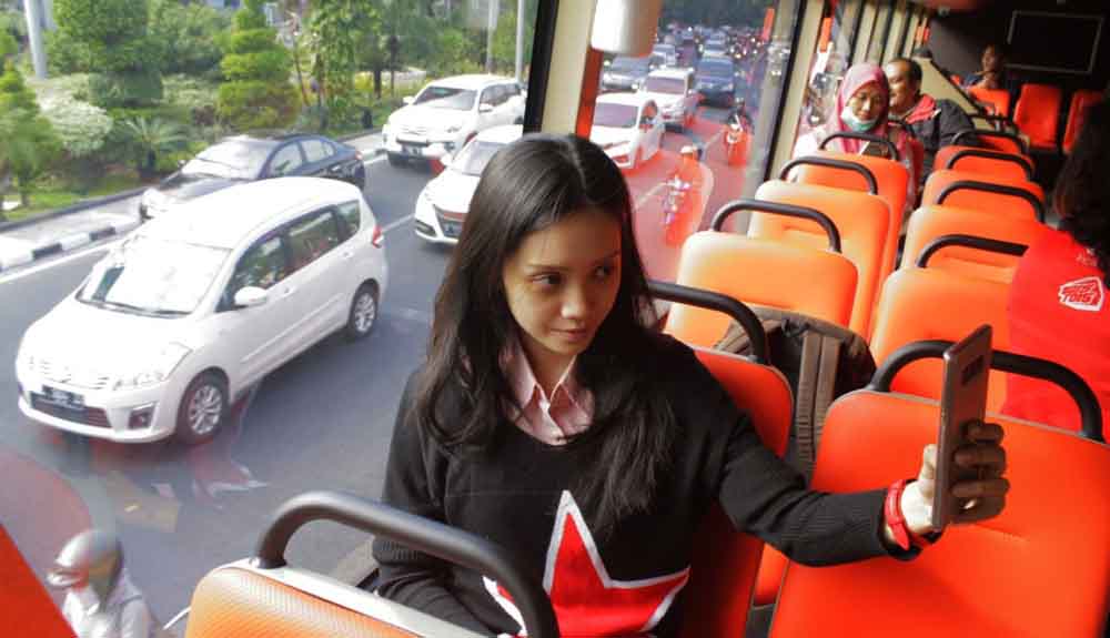 kira perez bus - medusa rayne titties nsfw