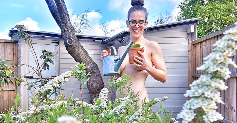 brooke banner interracial cyndy mccormick recommends Nude At Garden