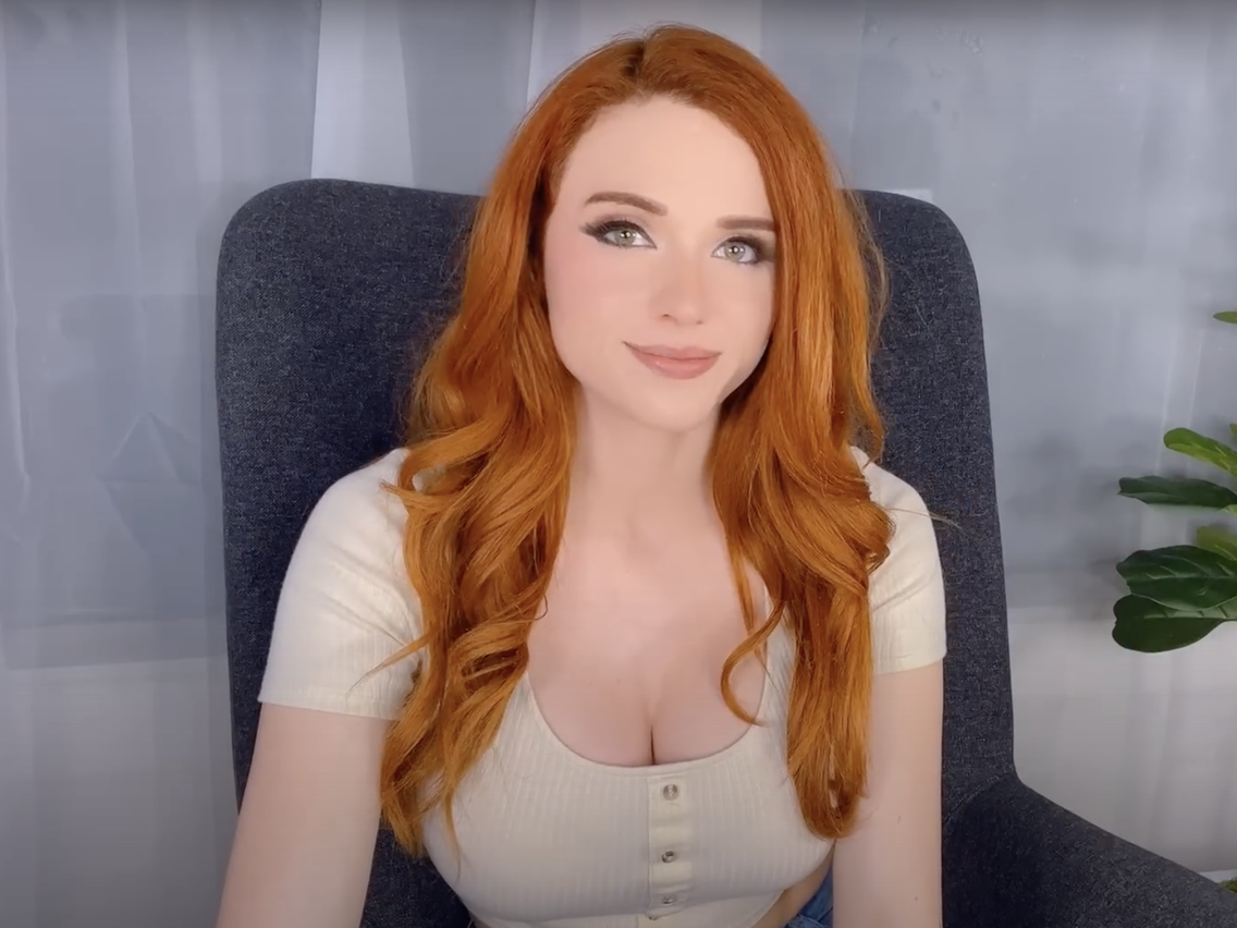 Best of gilf cheyanne chris unrau share amouranth titties photos
