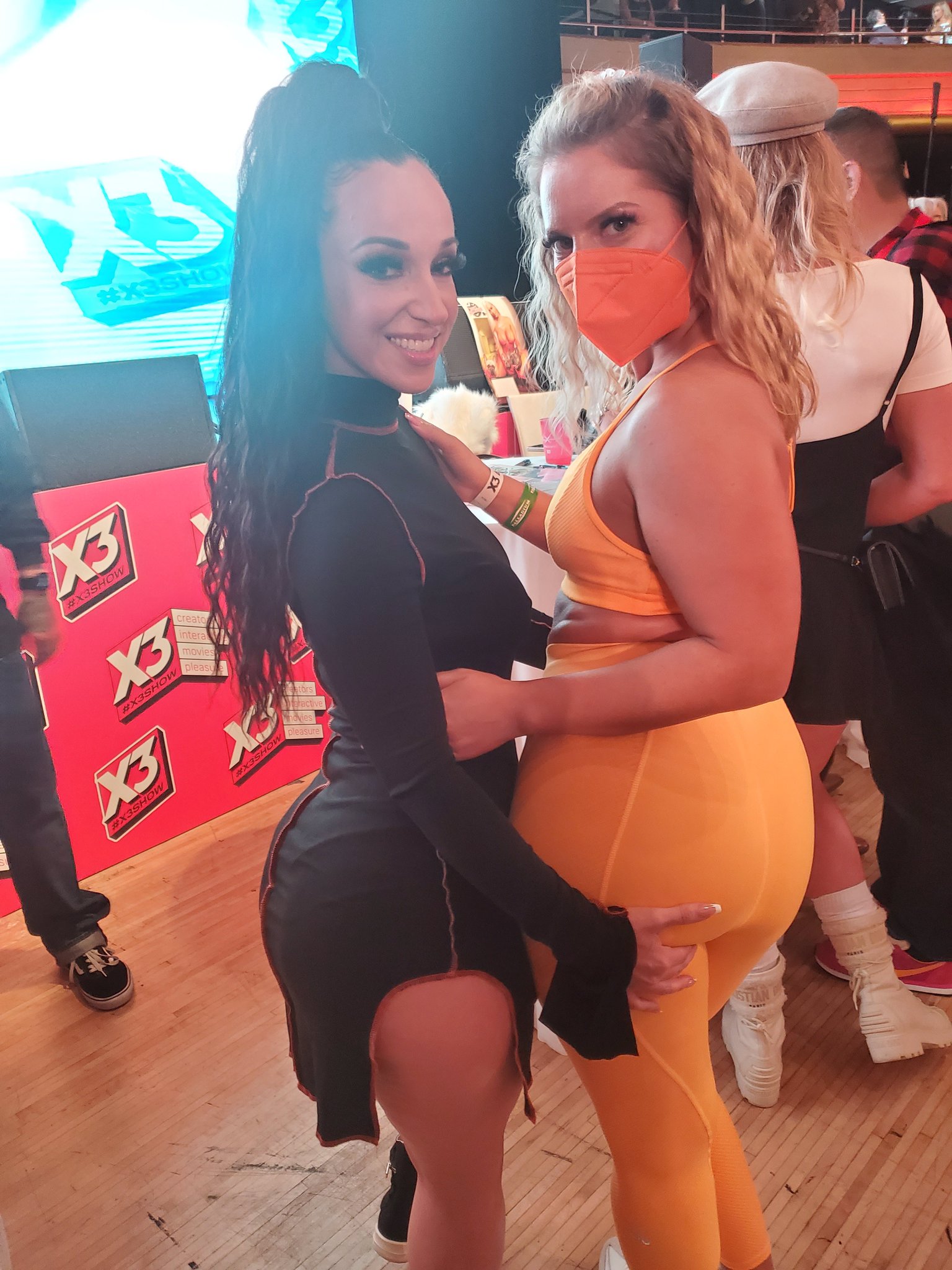 pawg queens - sucking large boobs lauren leaked