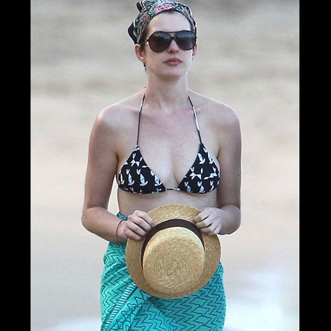 chuck vergara like anne hathaway hot photos photo danica sinclair recommends anne hathaway hot photos pic