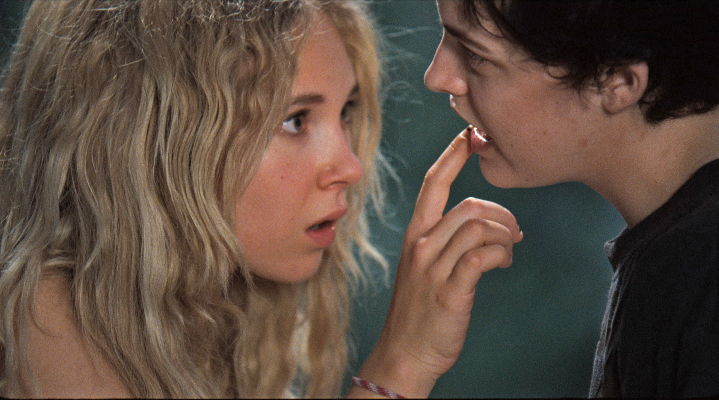 Juno Temple Lesbian Scene jeremy tube