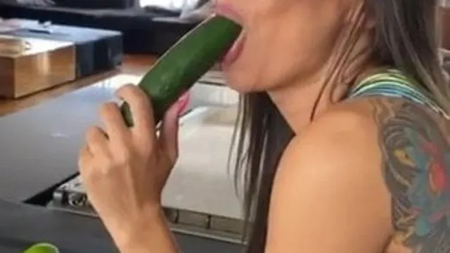 alex staten recommends Deep Throat Cucumber