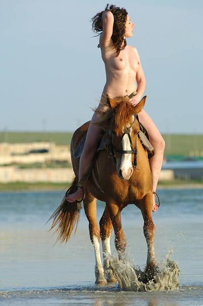 Amber rose porn video booty tease Naked Horseback Ride auction porn