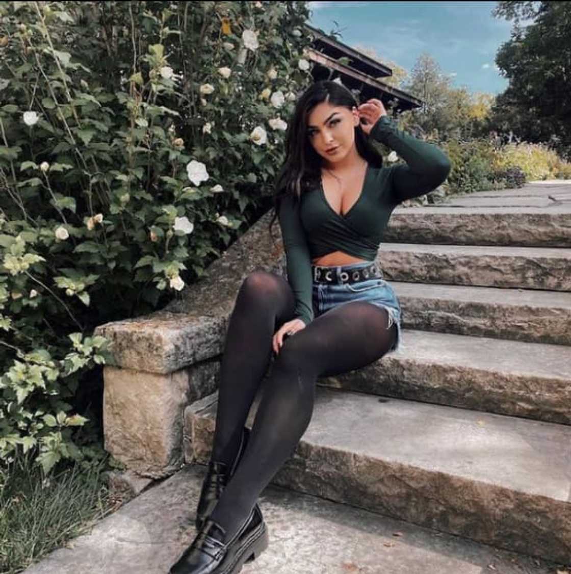 darin sauer recommends emily rinaudo footjob anmol kothari add emily rinaudo footjob photo
