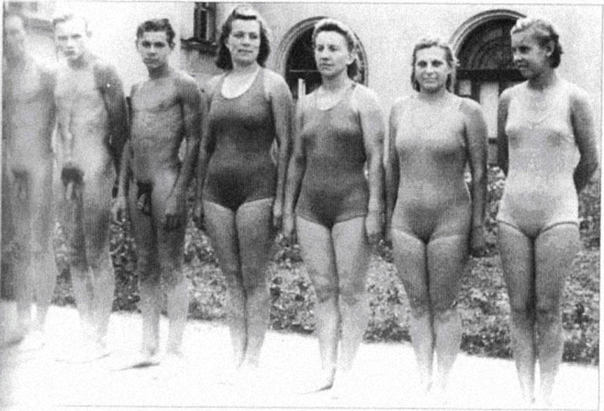 nude swimmimg